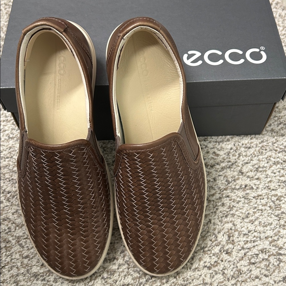 Ecco Women's Taupe Brown Woven Slip-On Loafers